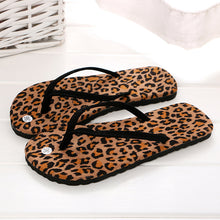 Load image into Gallery viewer, Fashion Flat Flip Flops Non-slip Slipper Soles Heel
