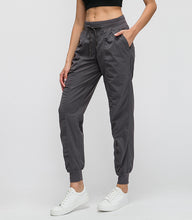 Load image into Gallery viewer, Woven pocket yoga pants