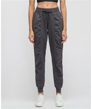 Load image into Gallery viewer, Woven pocket yoga pants