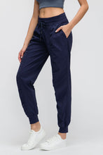 Load image into Gallery viewer, Woven pocket yoga pants